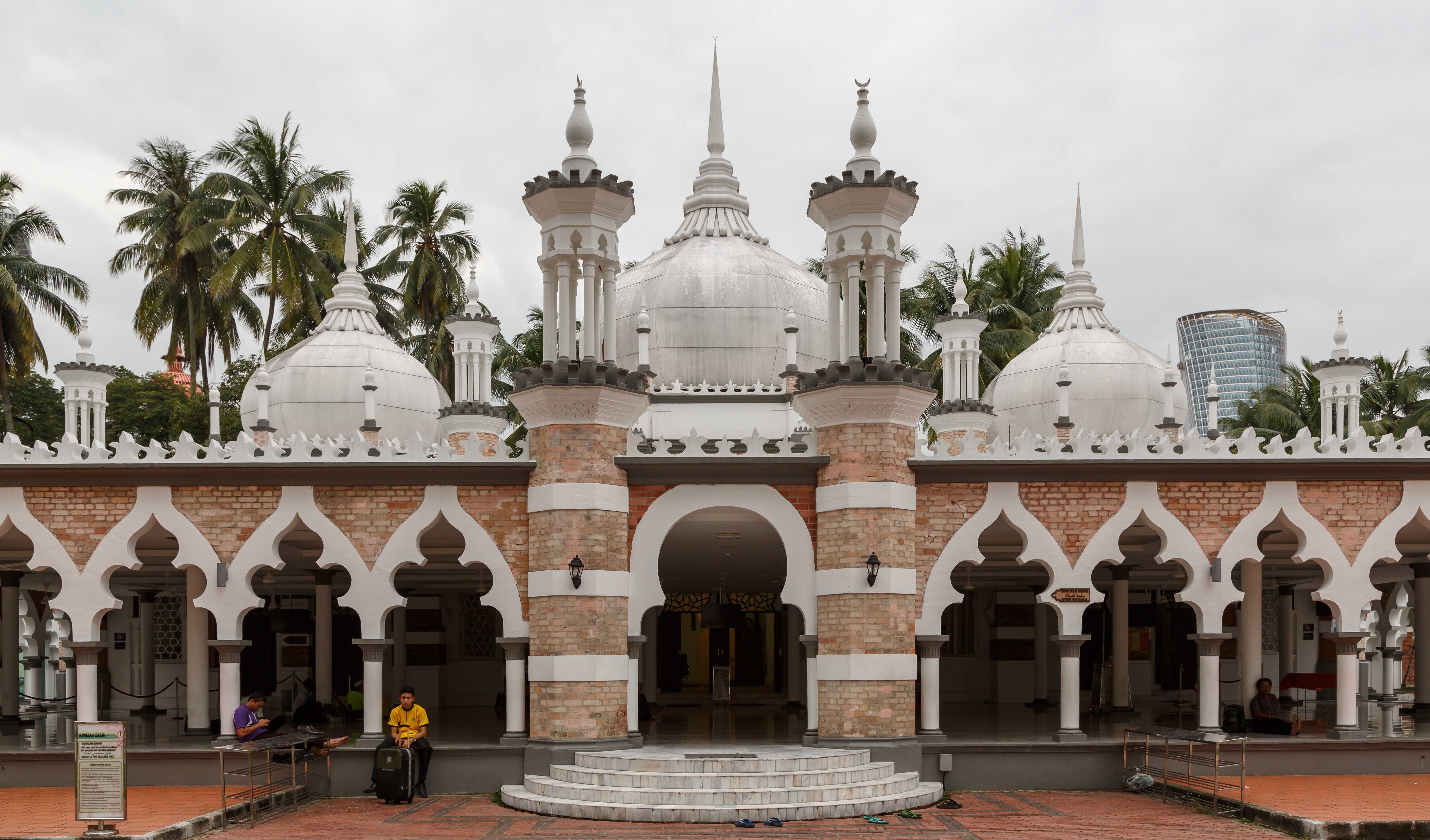 5 Beautiful Mosques To Visit in Kuala Lumpur