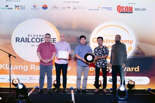 HalalTrip Gastronomy Awards Johor 2025 Legacy Award