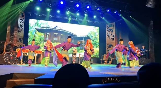 Tari Zapin Sarawak Cultural Village