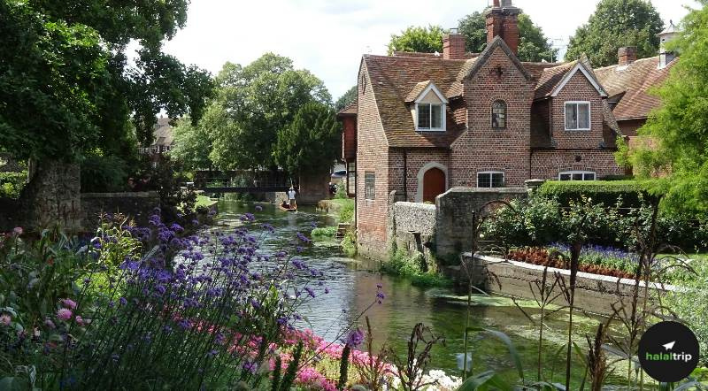 A Halal Traveler Guide to England’s Prettiest Muslim-Friendly Cities
