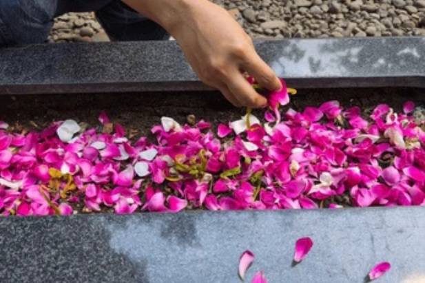 Indonesia Nyekar Welcoming Ramadan Tradition