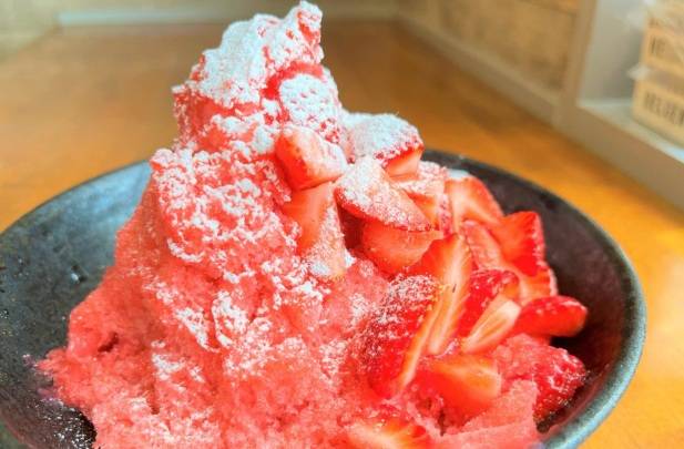 Crushed Frozen Strawberries at Kamaya Cafe du Reverbere Nikko