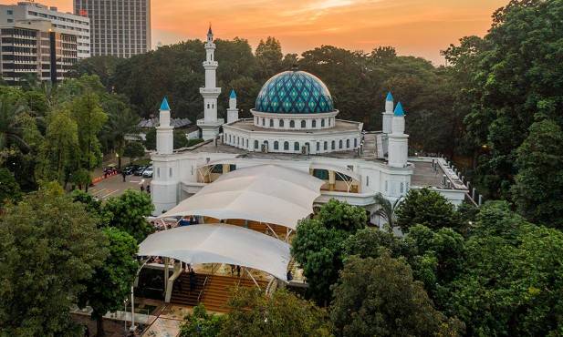 Masjid Al-Bina Gelora Bung Karno Jakarta